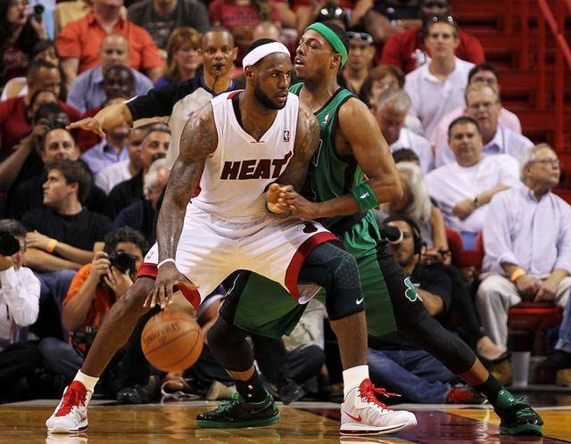 比斯利的三 比斯利的三