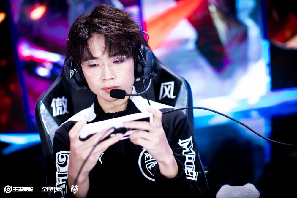 它更揭示了 它更揭示了